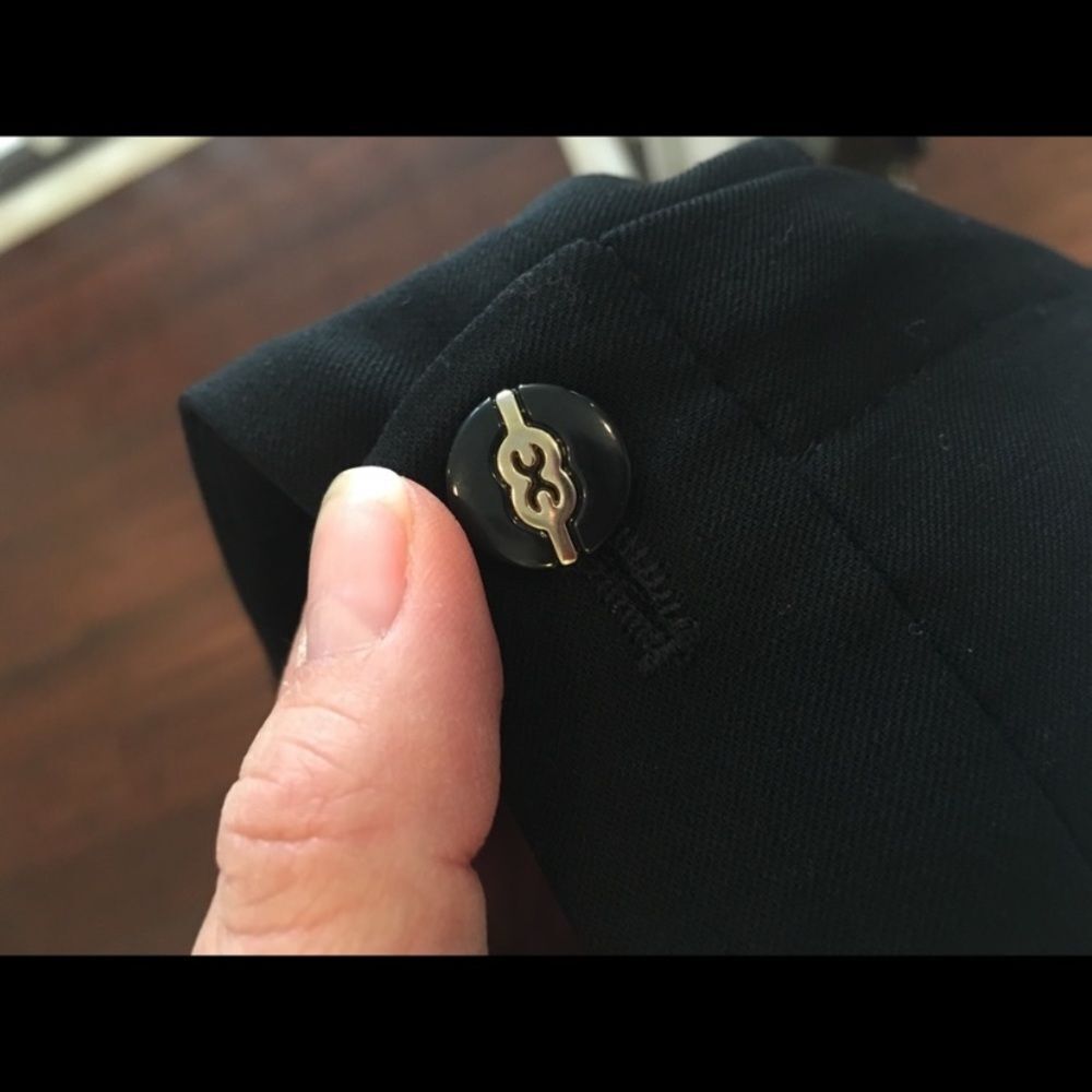 ESCADA pencil skirt with lovely buttons - Picture 3 of 8